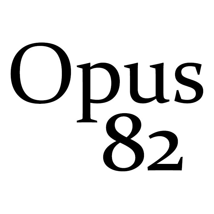 Opus 82. Sort logo på hvit bakgrunn.